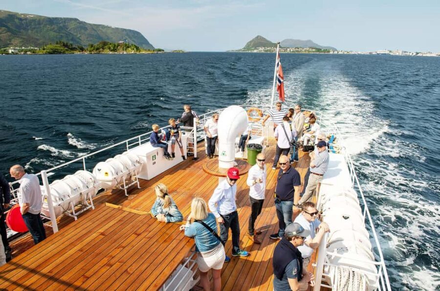 Ålesund to Geiranger Fjord Boat Tour with Return Bus Tour - The Big Idea: One Long Day, Two Fjords, Plus Viewpoints