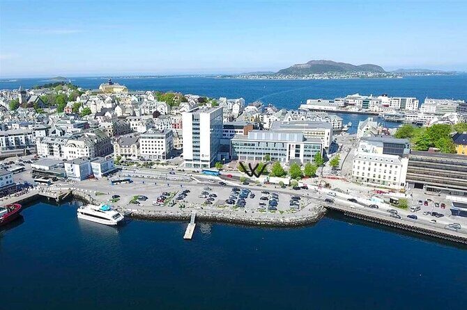 Amazing city walk in Ålesund - Aalesund Church and the Miracle-City Stories