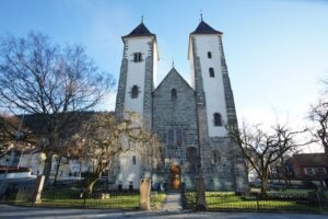 Bergen: City Tour on Foot - Meeting at Tourist Information, then heading to Vågen