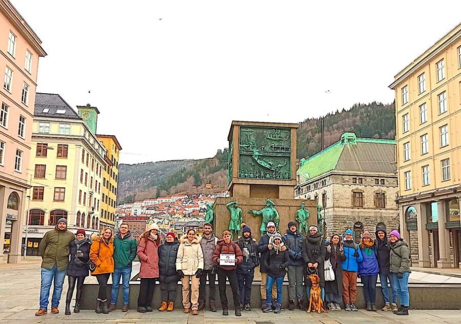 Bergen: Guided Walking Tour with Local Guide - Kong Oscars gate to Bergenhus Fortress: Power and Posters of the Past