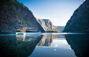 Bergen: UNESCO Fjord Cruise, Flåm & Stegastein - Incl. Lunch - The morning bus loop: Osterfjord, Voss-area stops, and Tvindefossen