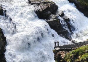 From Eidfjord: Vøringfossen Waterfall Nature Tour with Guide - Vøringfossen waterfall: where the 182 meters really lands