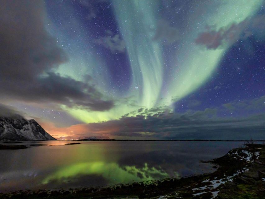 From Svolvær: Guided Northern Lights Tour by Van - The 4-hour flow: what your night likely feels like