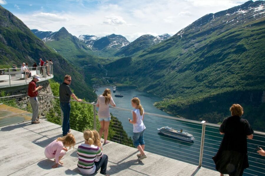 Geiranger: Bus Tour with Multilingual Audio Guide - Where to Stand, What to Do During Photo Stops