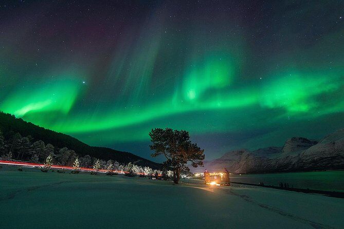 Northern Lights Minibus Chase from Tromsø with Chasing Lights - From Tromsø into dark sky: what the night feels like hour by hour