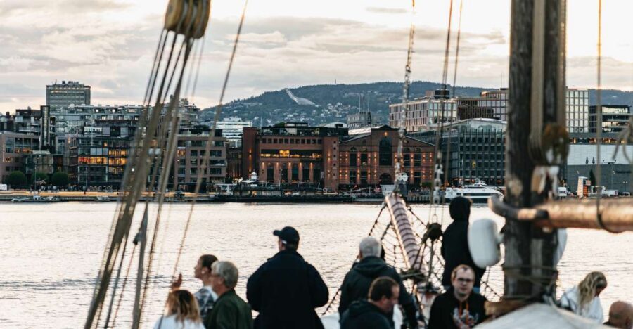 Oslo: Fjord Evening Cruise with Shrimp Buffet - Getting on board at Rådhusbrygge 3: how logistics affect your view