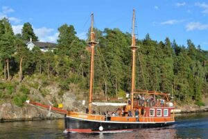 Oslo: Fjord Mini Cruise by Wooden Sailing Ship - Meeting at Oslo City Hall Pier 3 (and Settling In Without Stress)