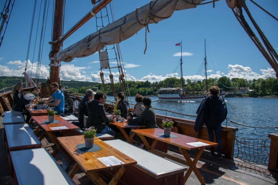 Oslo: Fjord Mini Cruise by Wooden Sailing Ship - Sørenga, Tjuvholmen, and the Blend of Modern Oslo With Cottage-Style Coastlines