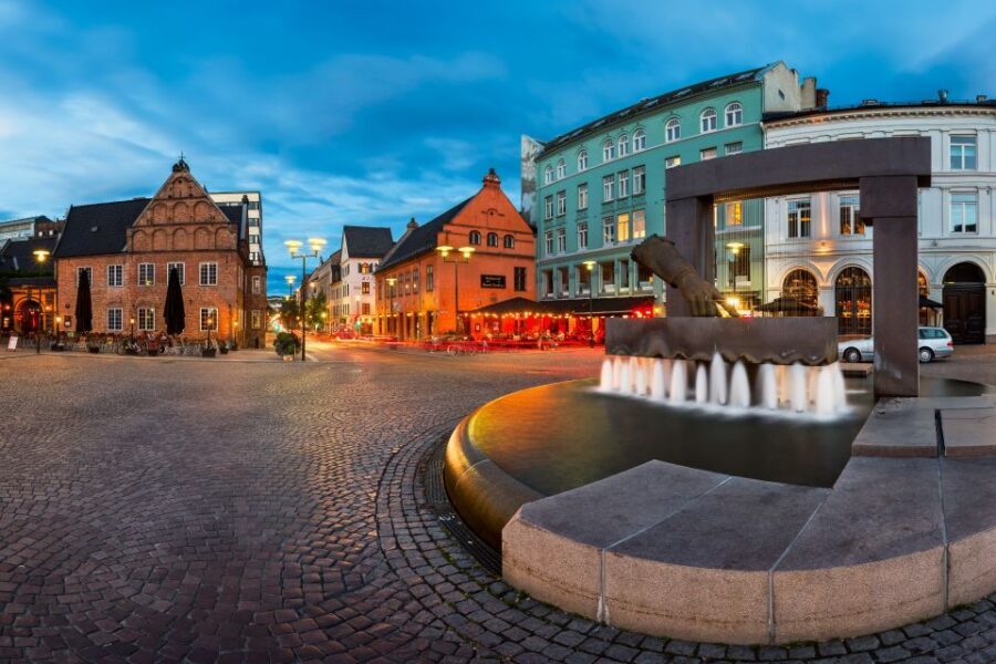Oslo: Historic Myths & Legends Evening Walking Tour - City Hall’s Swans Fountain: Where Viking Beliefs Meet Street-Level Storytelling