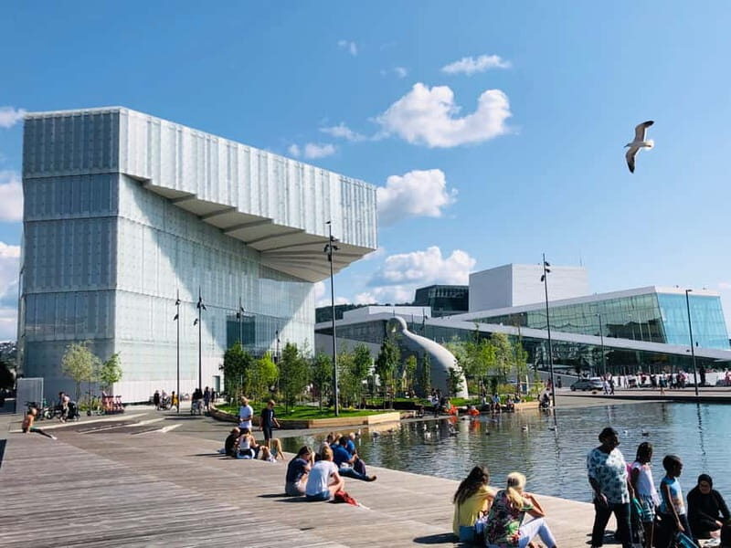 Oslo: Oslo Discovery Tour with 2 Museums Included - Holmenkollen Hill: panoramas, the Ski Jump photo stop, and why this place matters