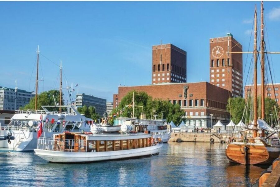 Oslo: Private Walking Tour with a Local Guide - Guides Who Actually Shape the Day: What Reviews Reveal