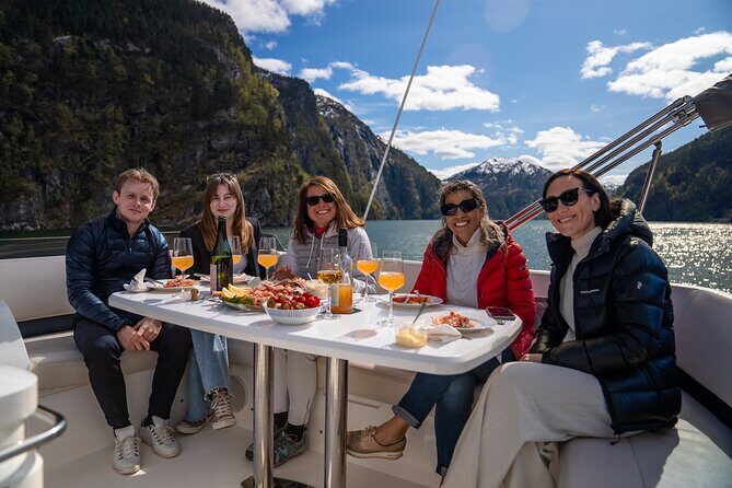 Private yacht Cruise in Flåm and Gudvangen, Nærøyfjord - The Flåm to Nærøyfjord Run: You Start With Open Views