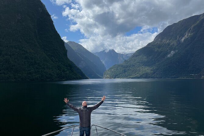 Private yacht Cruise in Flåm and Gudvangen, Nærøyfjord - Nærøyfjord: The 2-Hour Centerpiece (and Why Silence Matters)