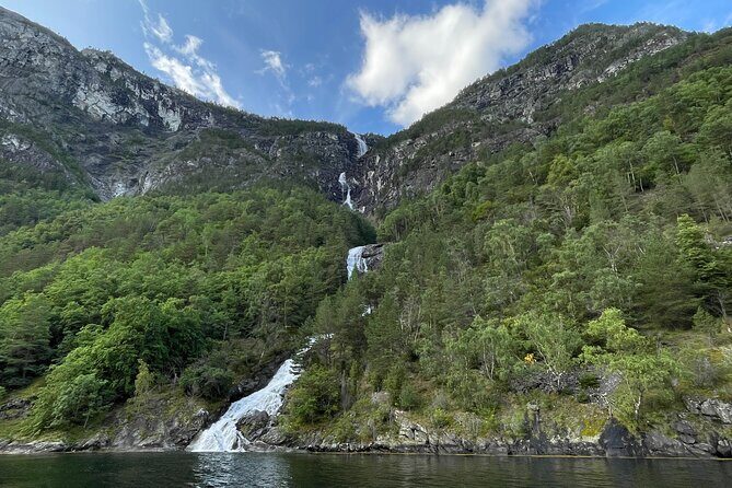 Private yacht Cruise in Flåm and Gudvangen, Nærøyfjord - Gudvangen Break + Viking Valley (Njardarheimr) as an Optional Add-On