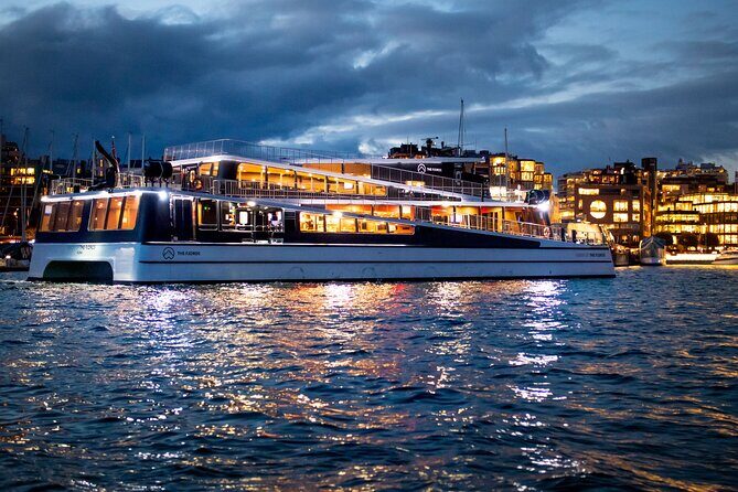 Sustainable Cruise in Oslofjord with audioguiding - What the 90 minutes covers: City Hall, Akershus, and the waterline story