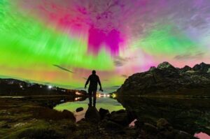 Svolvær: Ultimate Aurora Hunt - The 4-Hour Flow: How the Hunt Plays Out