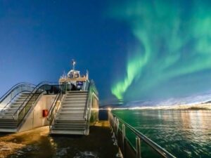 Tromsø: Aurora Dinner Cruise by Hybrid-Electric Catamaran - Meeting Brim Explorer Tromsø and getting set up for the night