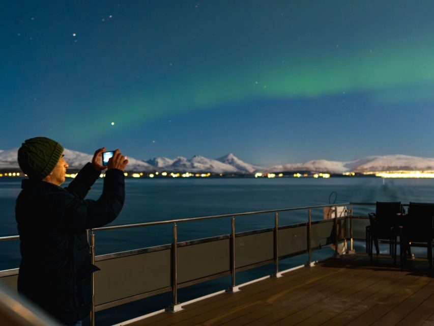Tromsø: Electric Northern Lights Cruise - The 3.5-hour flow: from Skarven Kro pier to the best cloud gaps