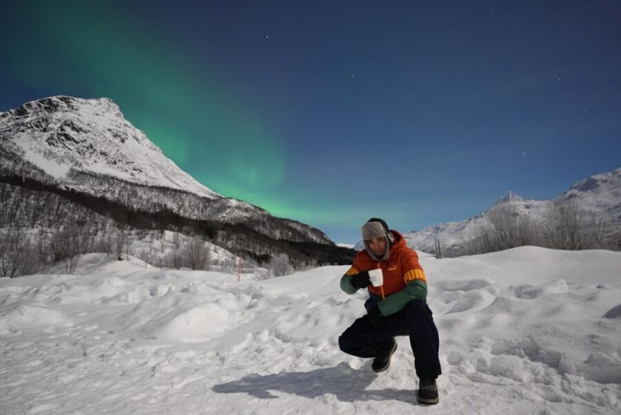 Tromsø: English/Spanish Aurora Pathfinder Tour with Photos - Pro DSLR photos are part of the package, not an optional upsell