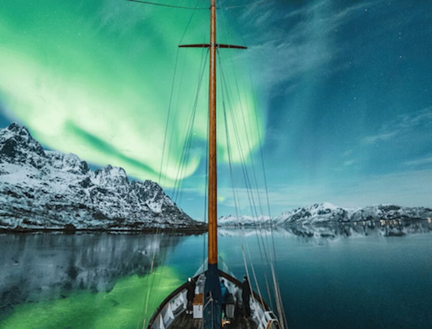 Tromso: Luxury Northern Lights Cruise with Hot Tub & Dinner - Stella Oceana inside: cozy saloon comfort that matters at night