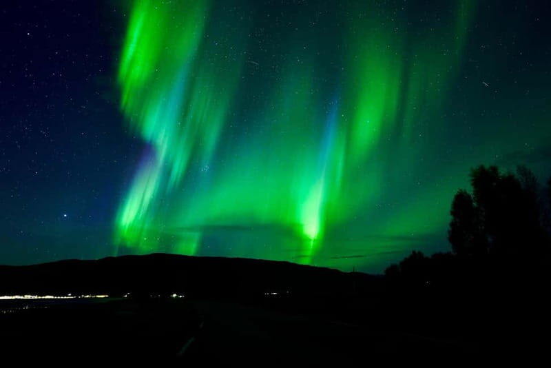 Tromsø: Northern Lights Chase with Local Guide & Free Photos - Where You Meet and How the Night Starts (Scandic Ishavshotel)