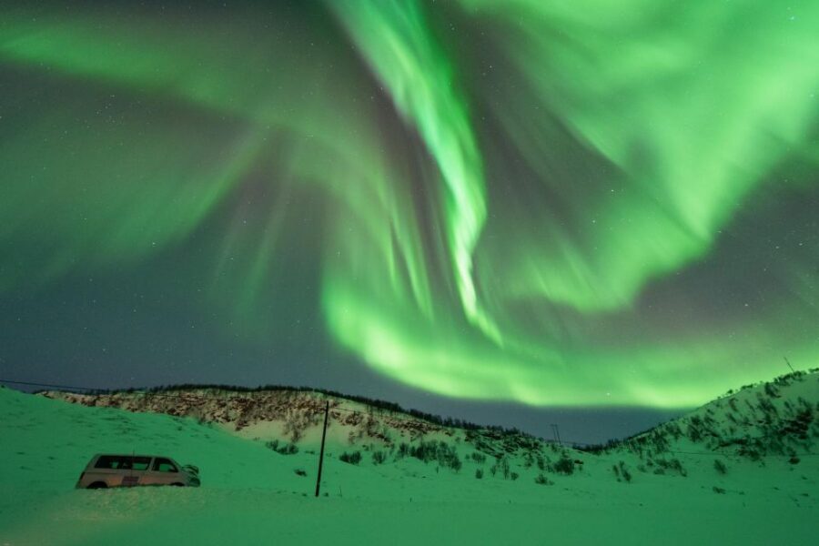 Tromsø: Northern Lights Hunt with Photos and Hot Food - Key things you’ll notice right away