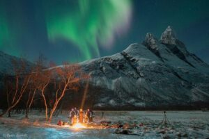 Tromso Northern Lights Minibus Chase Small Group Tour with Photos - The group size matters at 2 a.m.