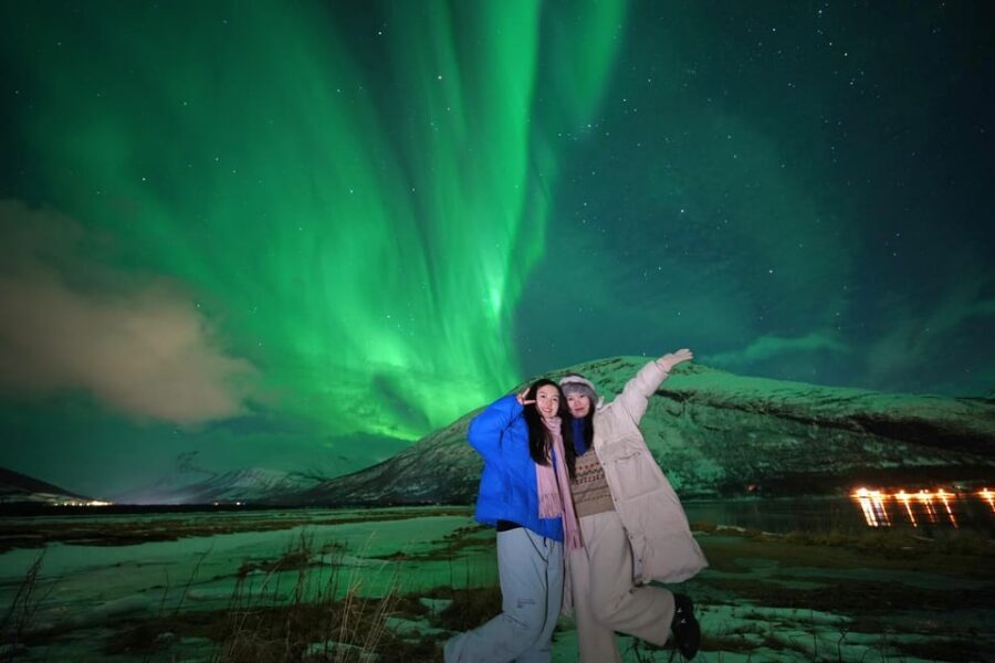 Tromso: Northern Lights Minibus Tour with Campfire - Meeting point and getting ready for 8 to 10 hours in the cold