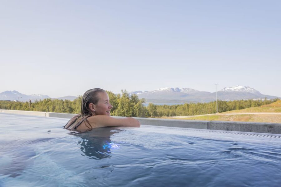 Tromsø: Spa/Pool with Bath, Sauna and Outdoor Heated Pool - Cold Plunge Pool: How to Handle the Freeze