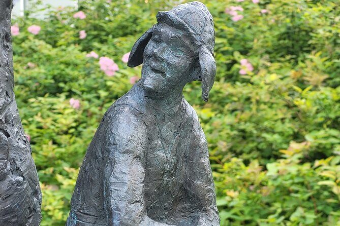 Tromso Walking Tour with Treasure Hunt and Arctic Cathedral Visit - Getting back to town: bus included, walk is optional